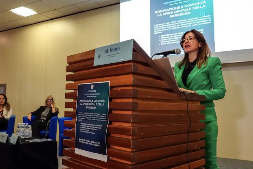 <p>L\\u2019assessora degli Affari Generali, Personale e Riforma, Mariaelena Motzo</p>\\n