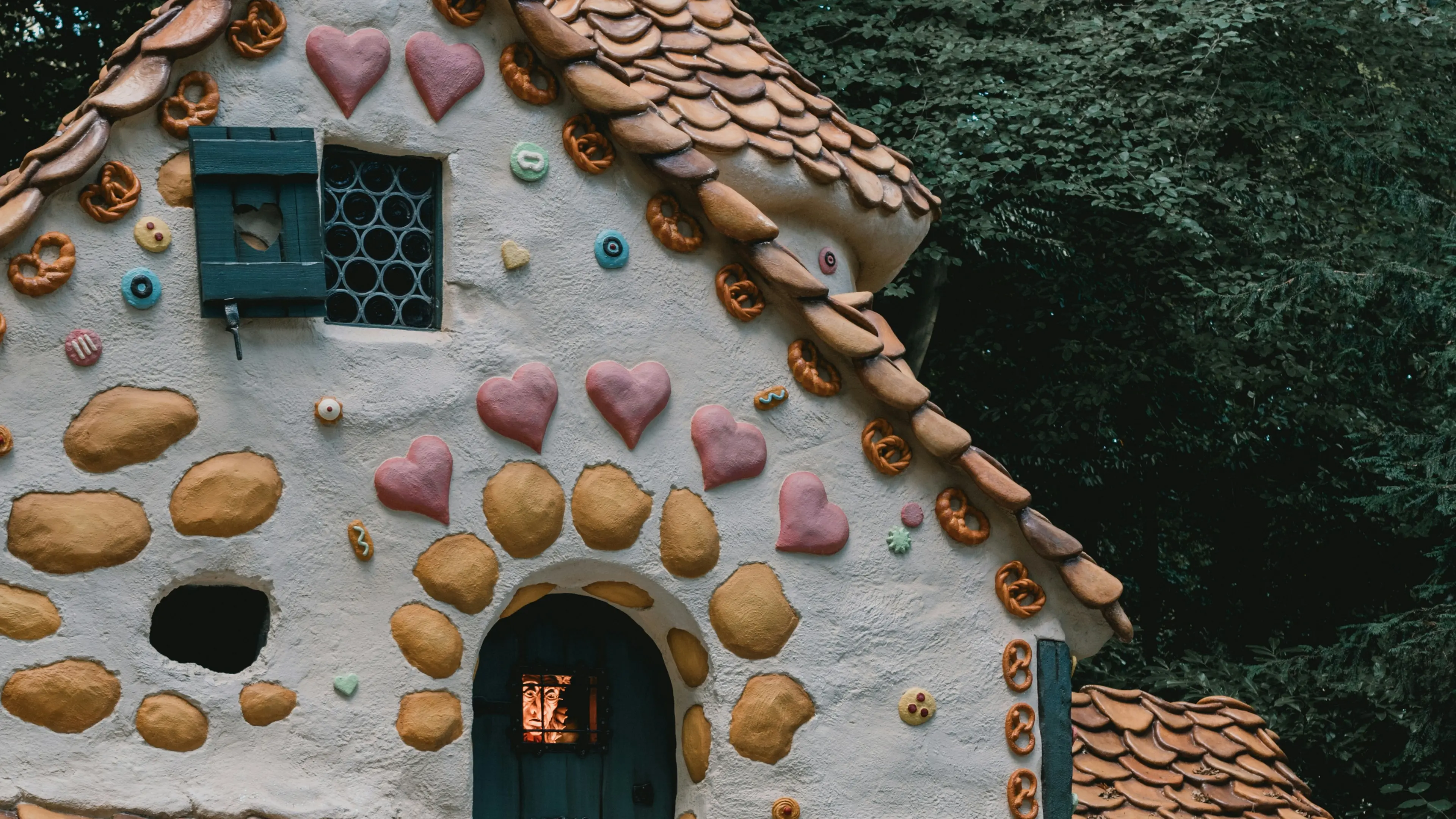 La \"vera\" storia di Hansel e Gretel: dalla versione horror alla fiaba, passando per la satira