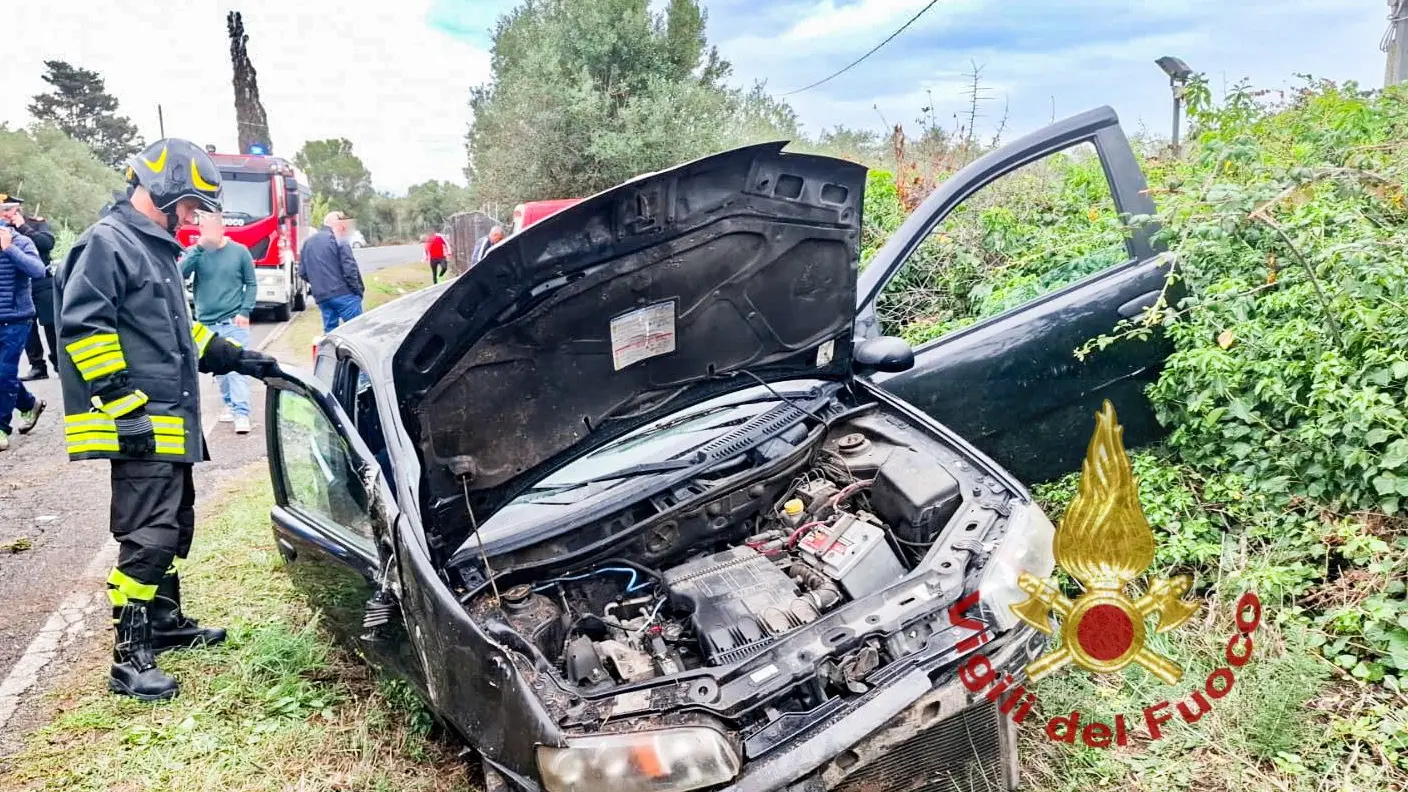 Incidente sulla SP 292, auto fuori strada a Donigala: un ferito trasportato in ospedale