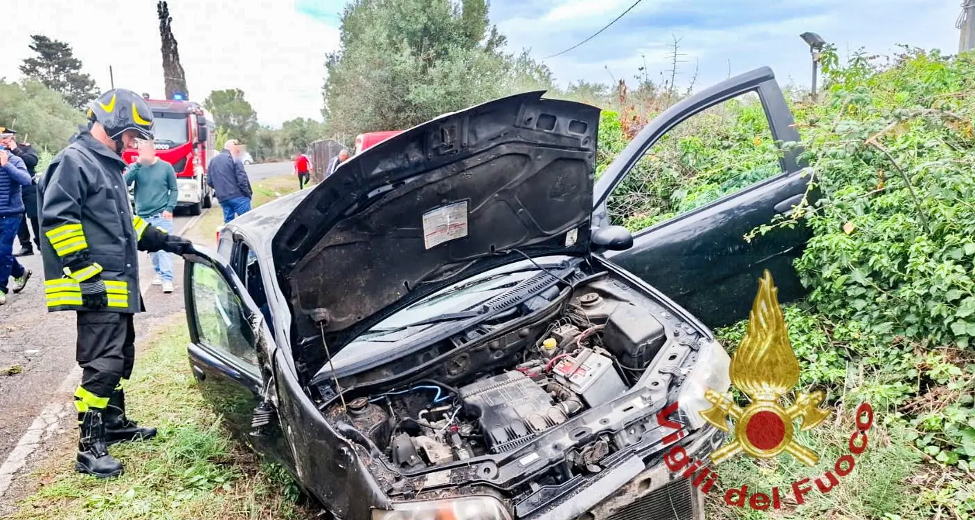 Incidente sulla SP 292, auto fuori strada a Donigala: un ferito trasportato in ospedale