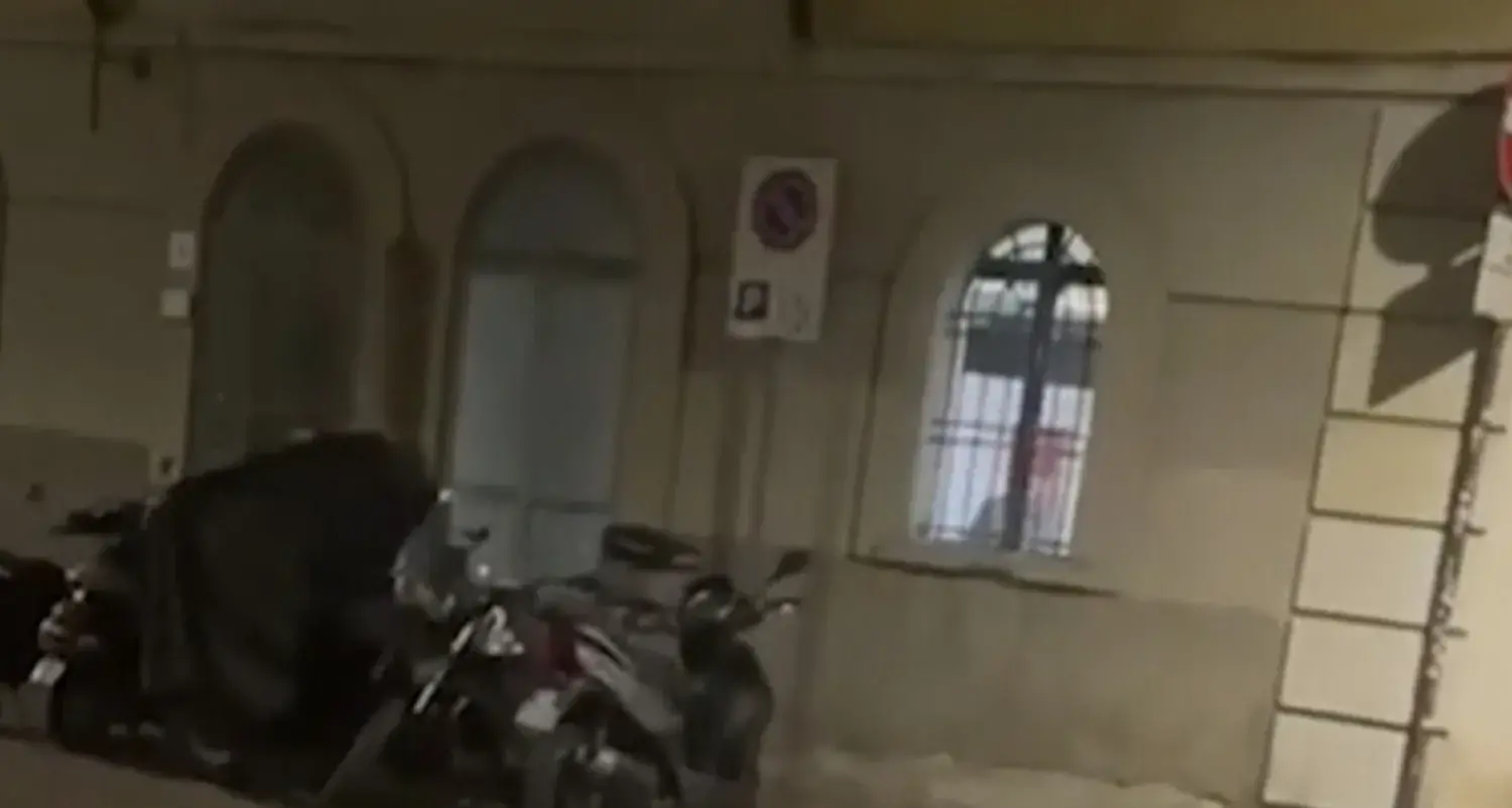 Cori fascisti nella sede Fdi: Procura apre un fascicolo