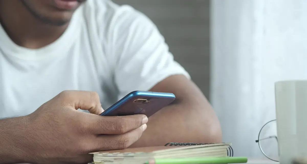 Smartphone e galateo: il decalogo per non essere maleducati