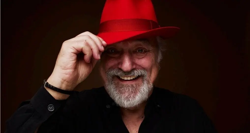 \"Voce Umana\" a Cagliari: Eugenio Finardi intimo tra musica e parole