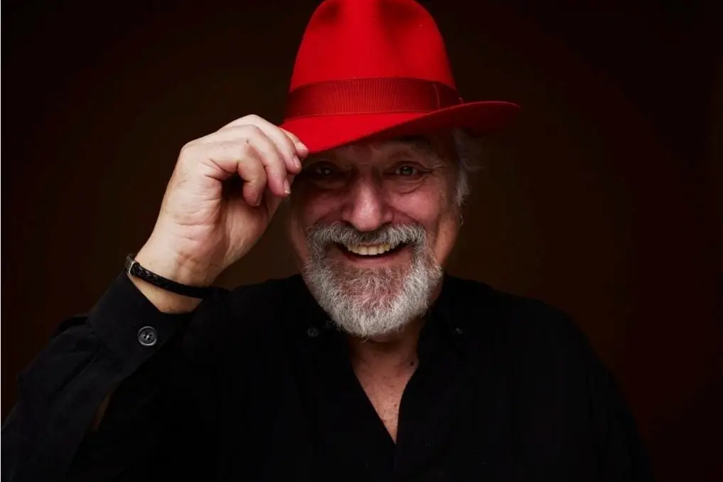 \"Voce Umana\" a Cagliari: Eugenio Finardi intimo tra musica e parole