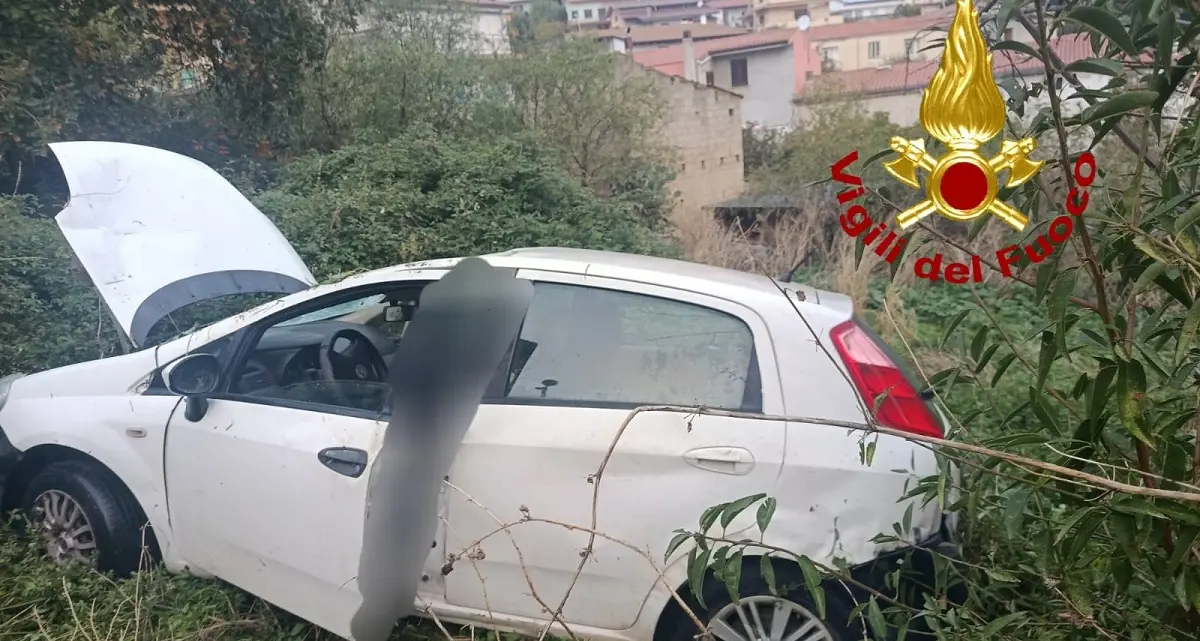 Incidente mortale a Bono, perde il controllo dell’auto e si ribalta più volte