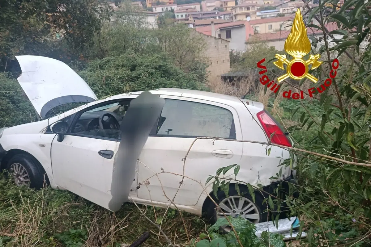 Incidente mortale a Bono, perde il controllo dell’auto e si ribalta più volte