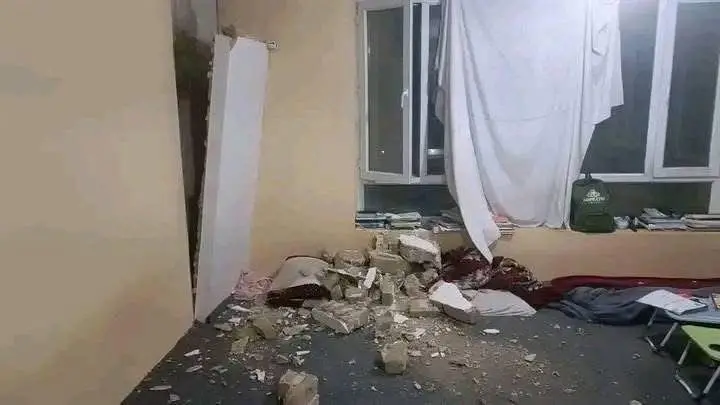 Terremoto di magnitudo 6.3 devasta il Nord dell’Afghanistan: oltre 20 morti e 320 feriti
