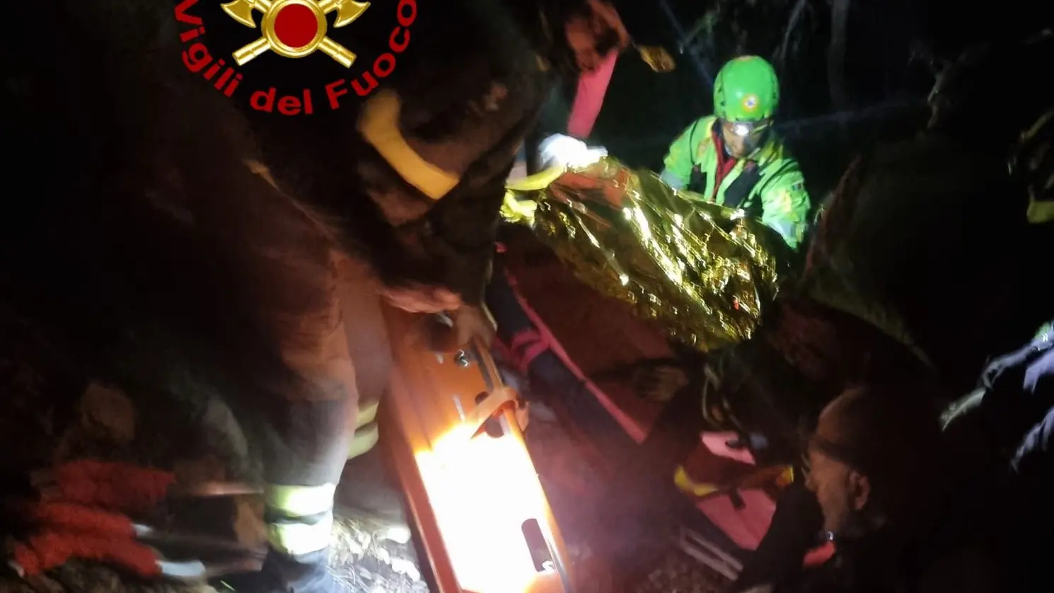 Turista precipita in un dirupo durante un’escursione a Ulassai: soccorsa dai Vigili del Fuoco