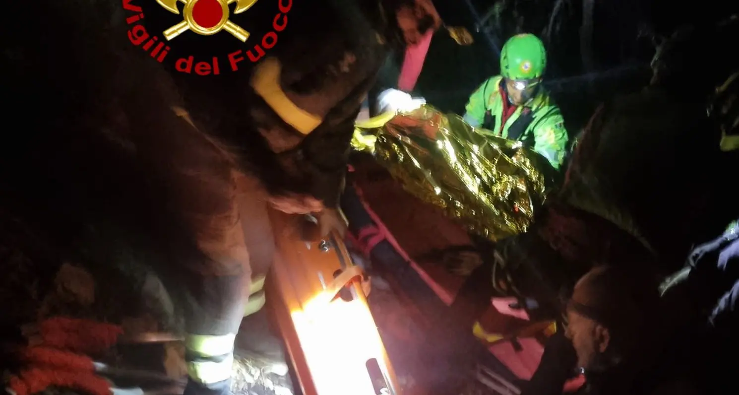 Turista precipita in un dirupo durante un’escursione a Ulassai: soccorsa dai Vigili del Fuoco