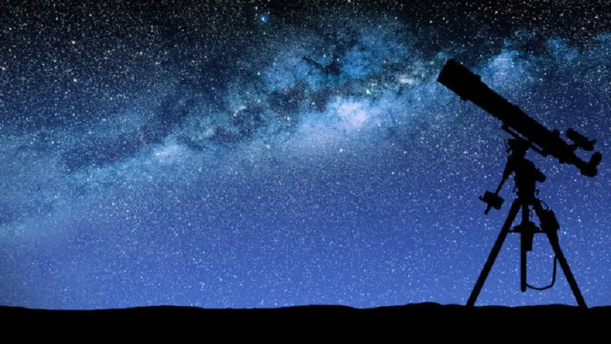 La Luna piena del 5 novembre illumina il cielo d’autunno con pianeti e stelle cadenti