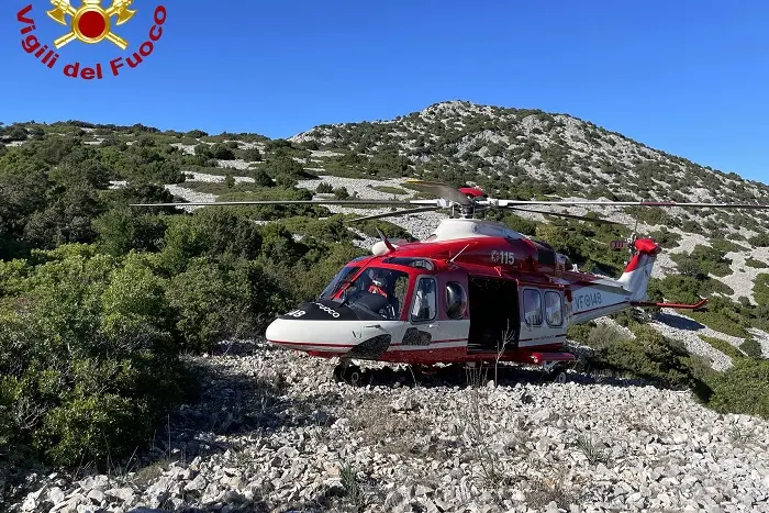 Oliena, cercava i suoi cani e si perde nella valle di Lanaitho: salvato dai Vigili del Fuoco