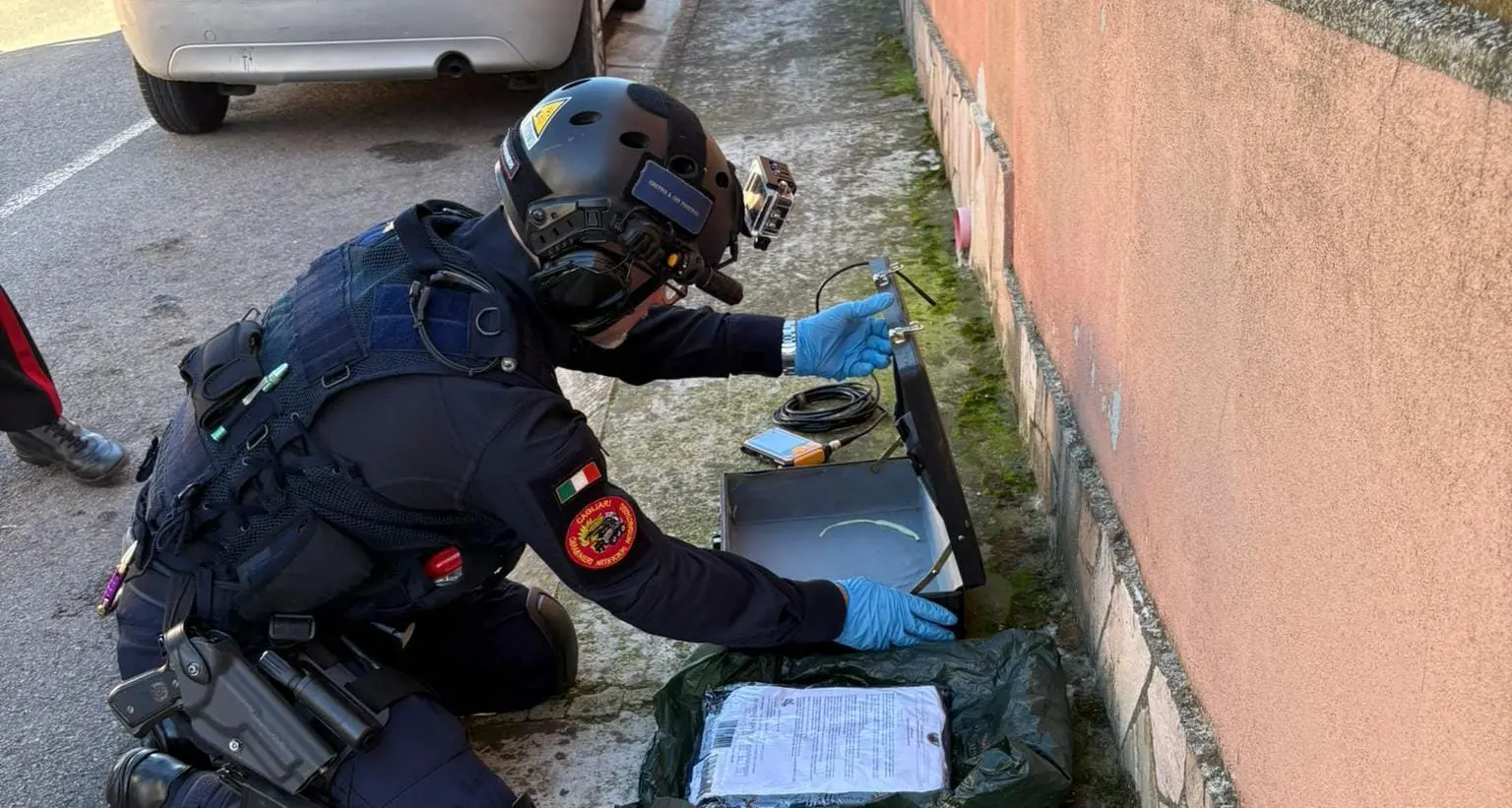 Paura a Selargius, valigia sospetta in via Toscana: intervengono gli artificieri