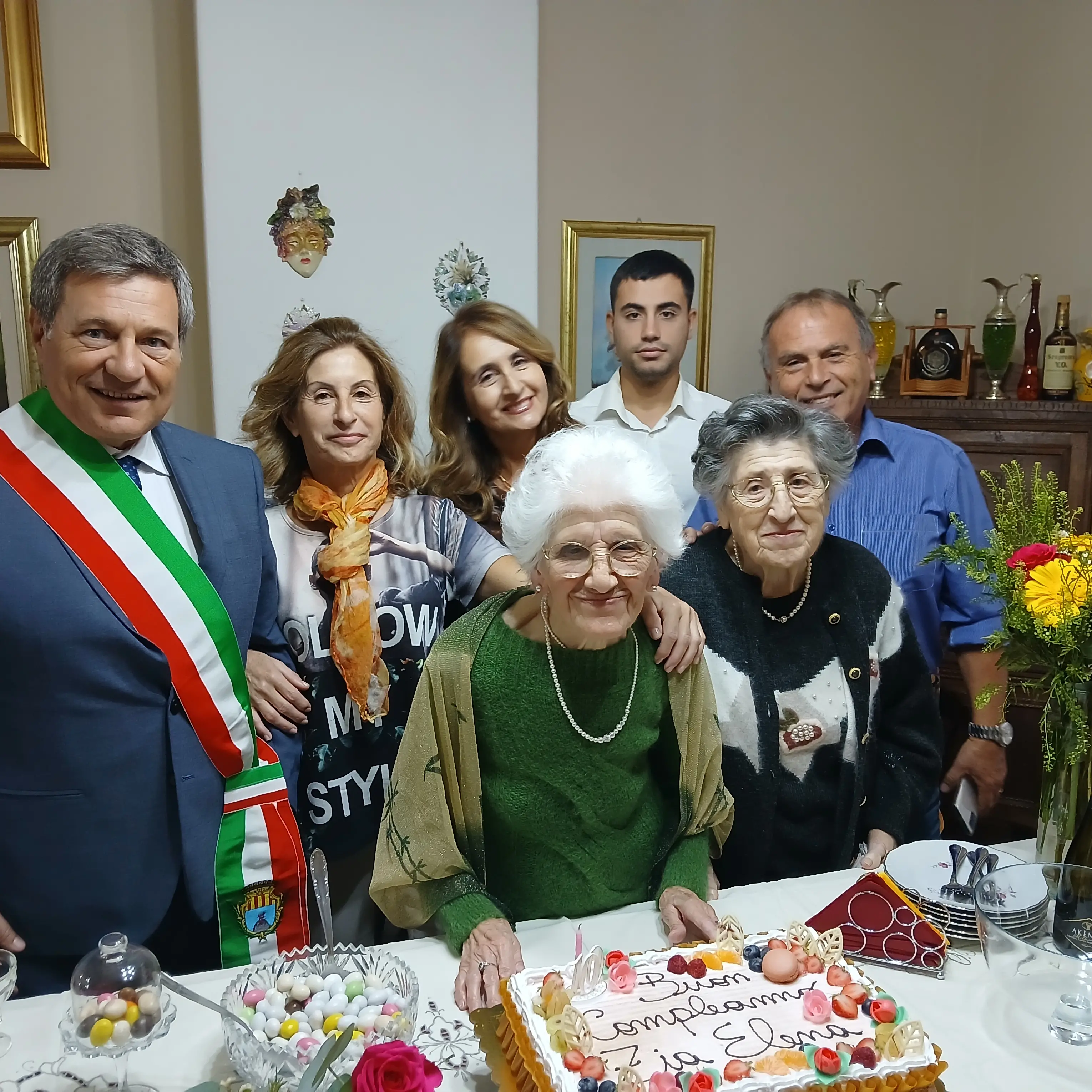Alghero festeggia i cento anni della signora Elena Fadda