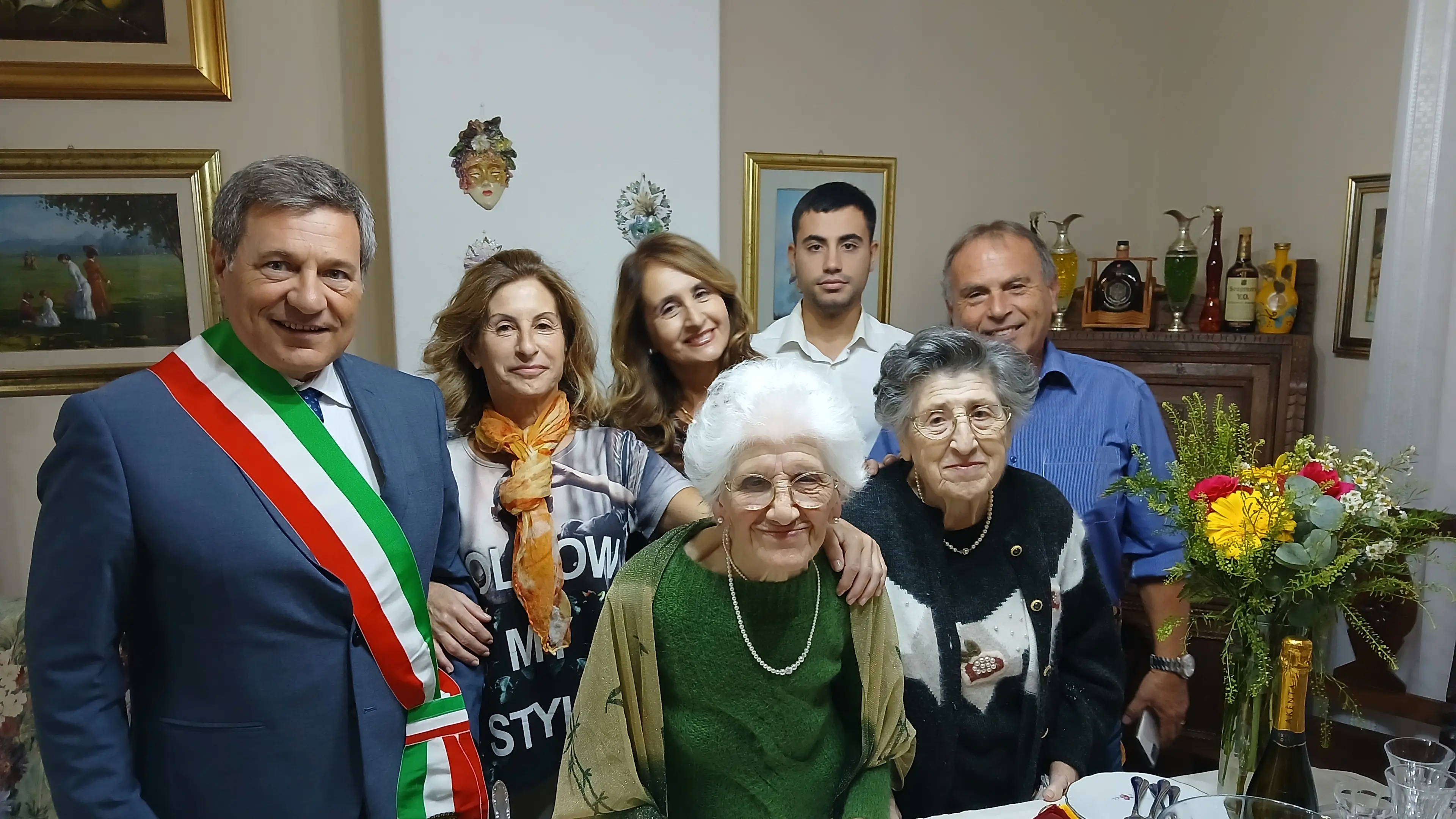 Alghero festeggia i cento anni della signora Elena Fadda