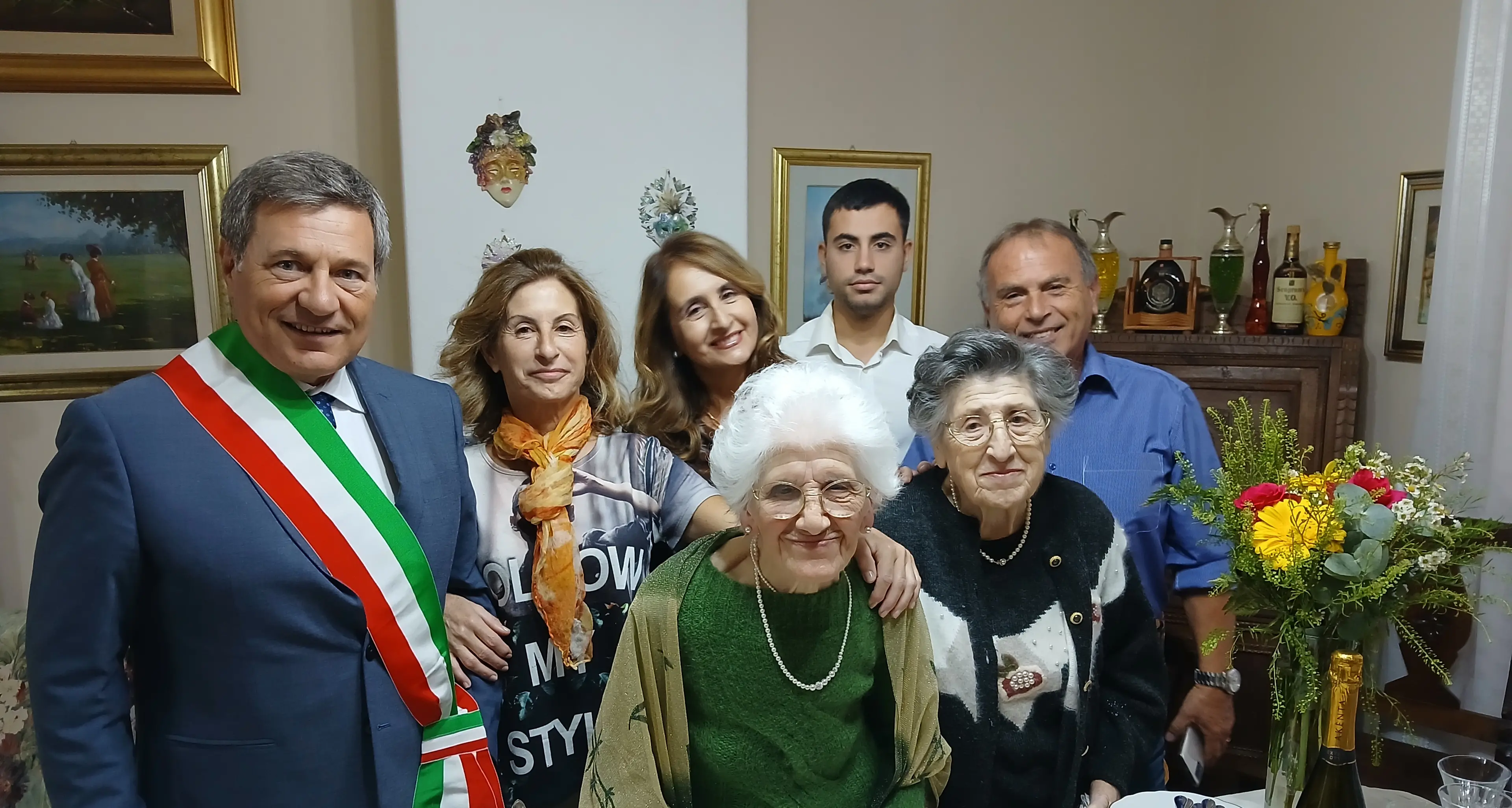 Alghero festeggia i cento anni della signora Elena Fadda