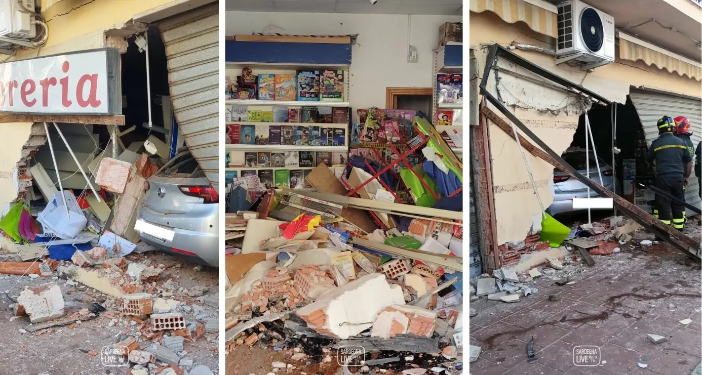 La Caletta, perde il controllo e finisce con l’auto dentro una cartolibreria | FOTO