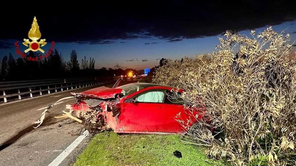 Scontro sulla SS130 a Villaspeciosa: due feriti, anche una donna incinta