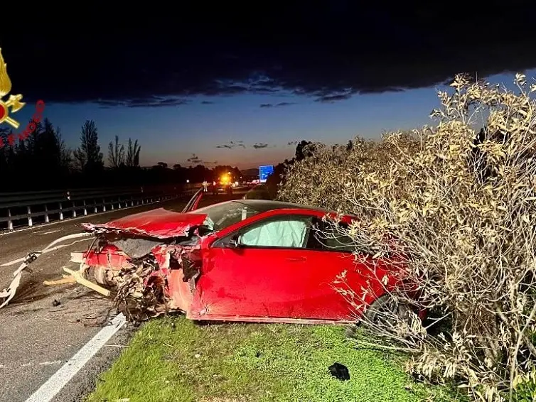 Scontro sulla SS130 a Villaspeciosa: due feriti, anche una donna incinta