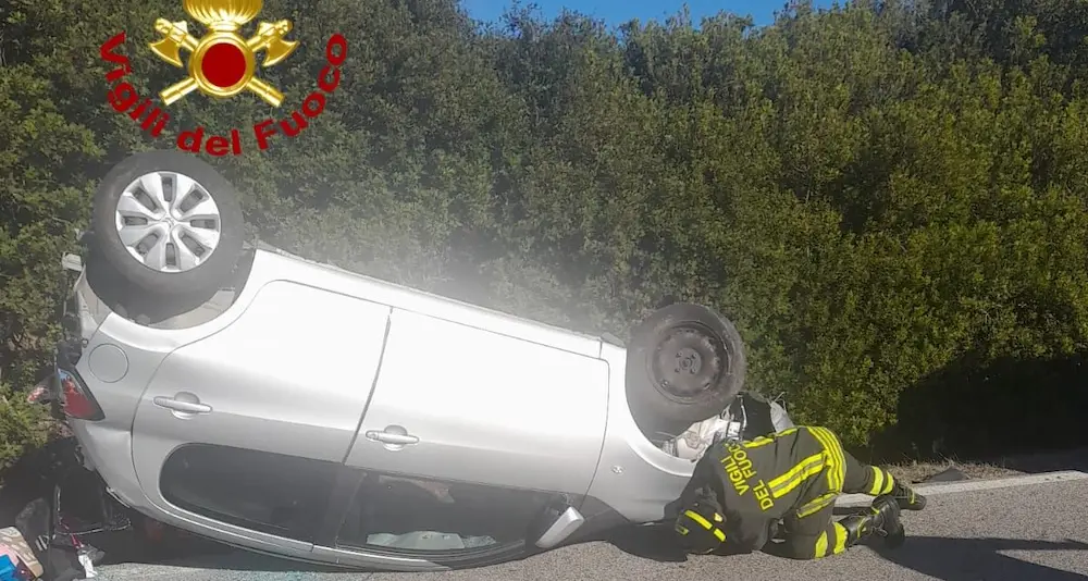 Auto esce di strada e si ribalta vicino a Orotelli: ferita una donna