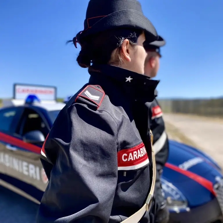 Aggredisce la compagna davanti a tutti in un bar a Laconi: arrestato 25enne