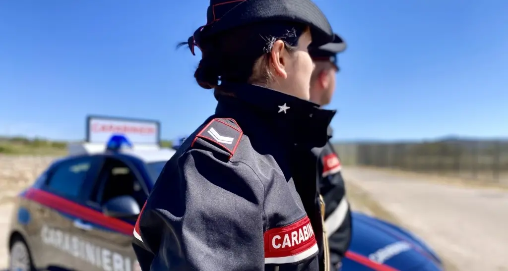 Aggredisce la compagna davanti a tutti in un bar a Laconi: arrestato 25enne