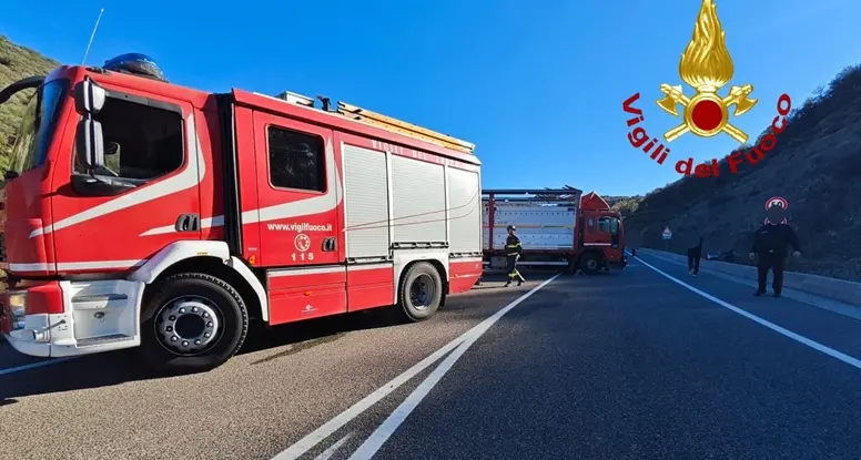 Tragedia sulla SS128 bis, a Pattada: camionista travolto dal proprio mezzo muore sul colpo