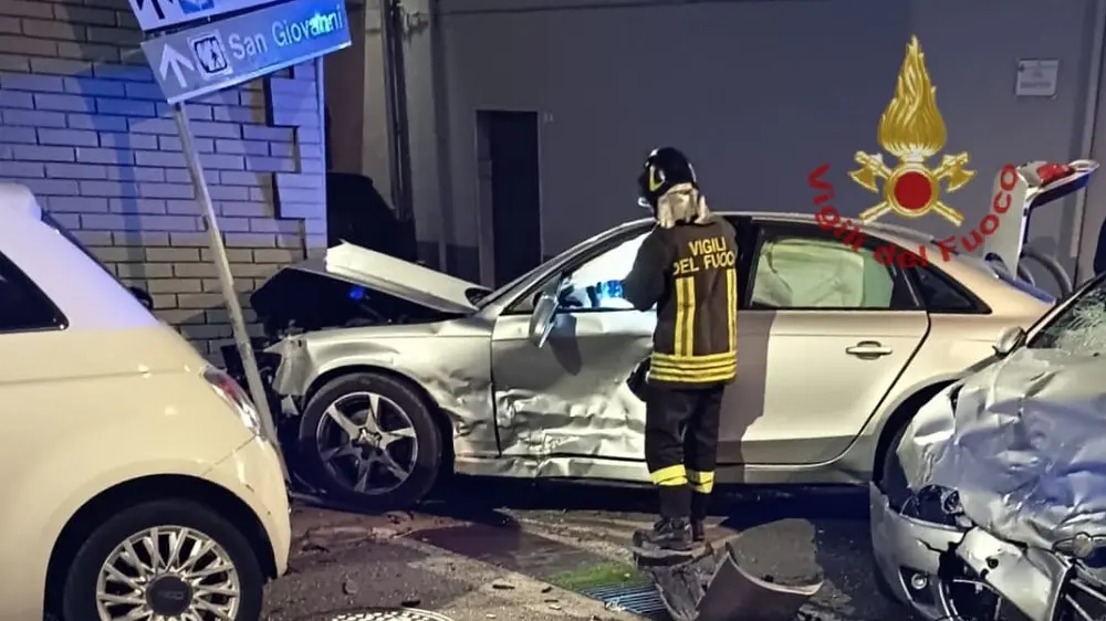 Scontro tra due auto a Domusnovas nella notte: cinque feriti