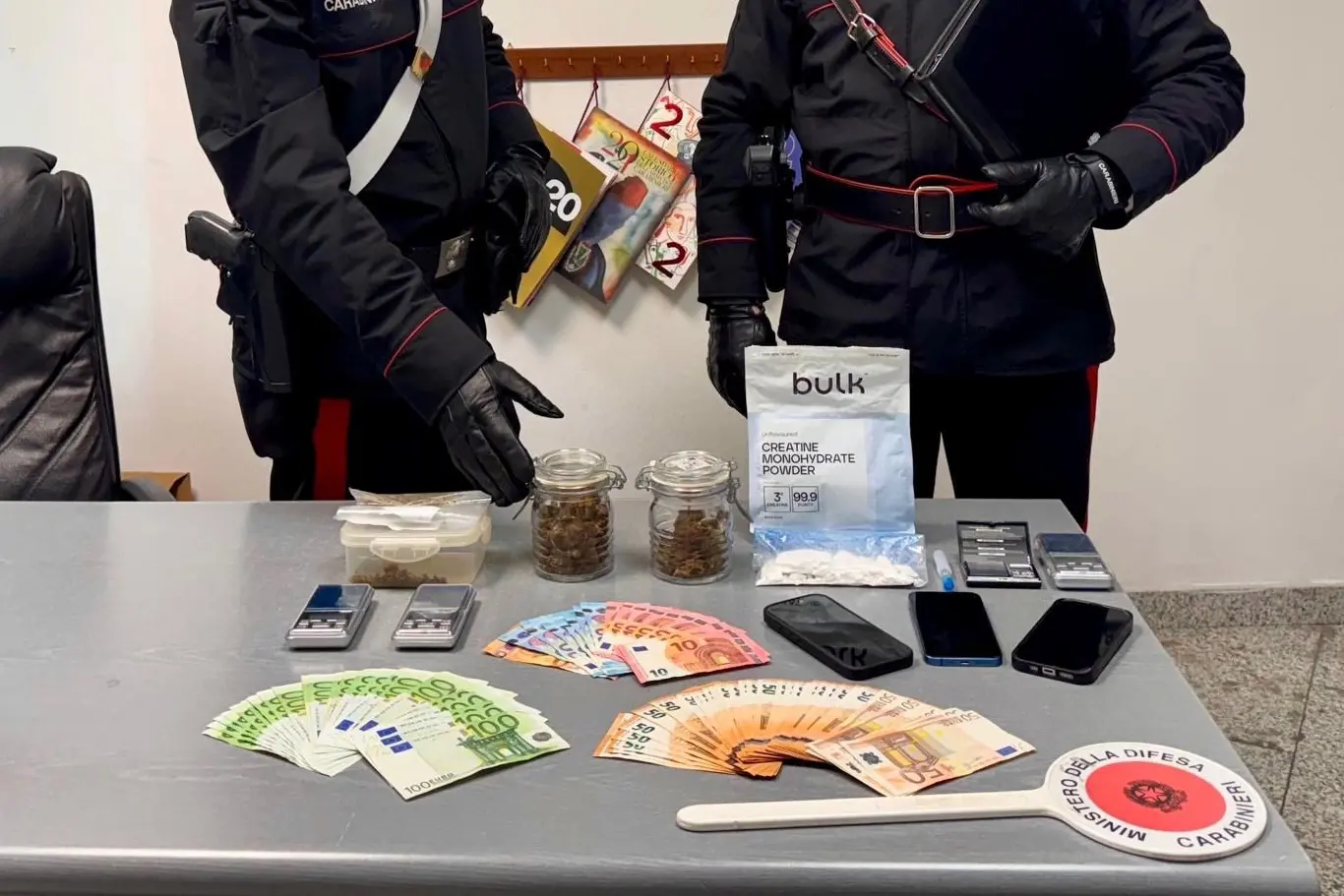 Colpo allo spaccio a La Maddalena: sequestrati oltre 100 grammi di cocaina e marijuana