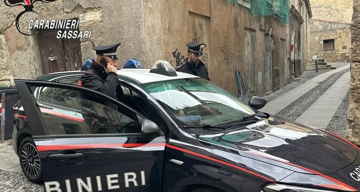 Accoltella il coinquilino dopo una lite: uomo arrestato a Sassari