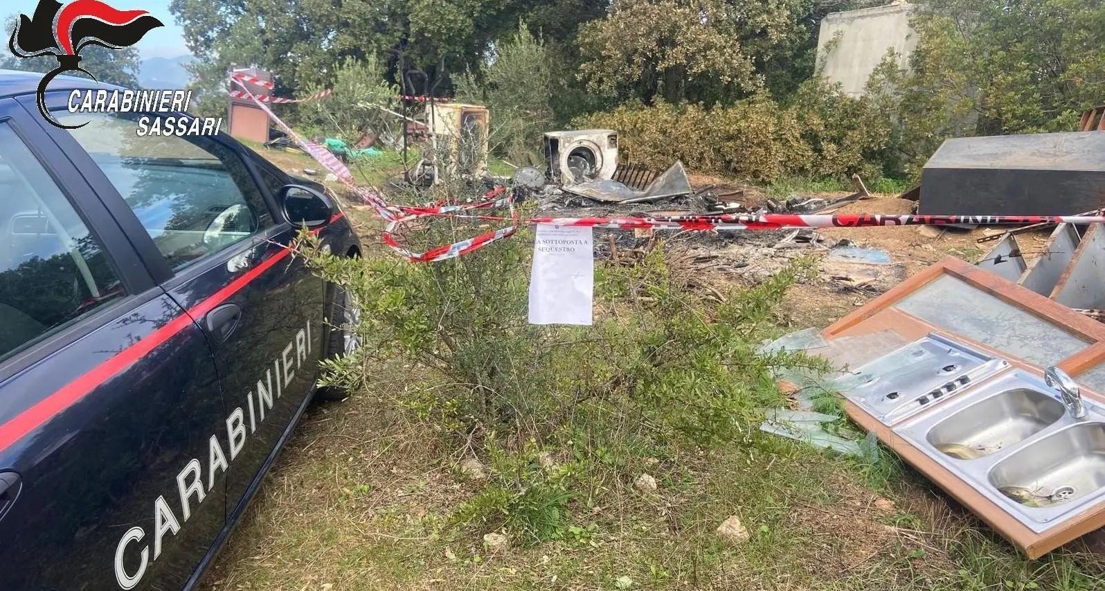 Incendio illegale di rifiuti a Olbia: denunciato un residente e area sotto sequestro