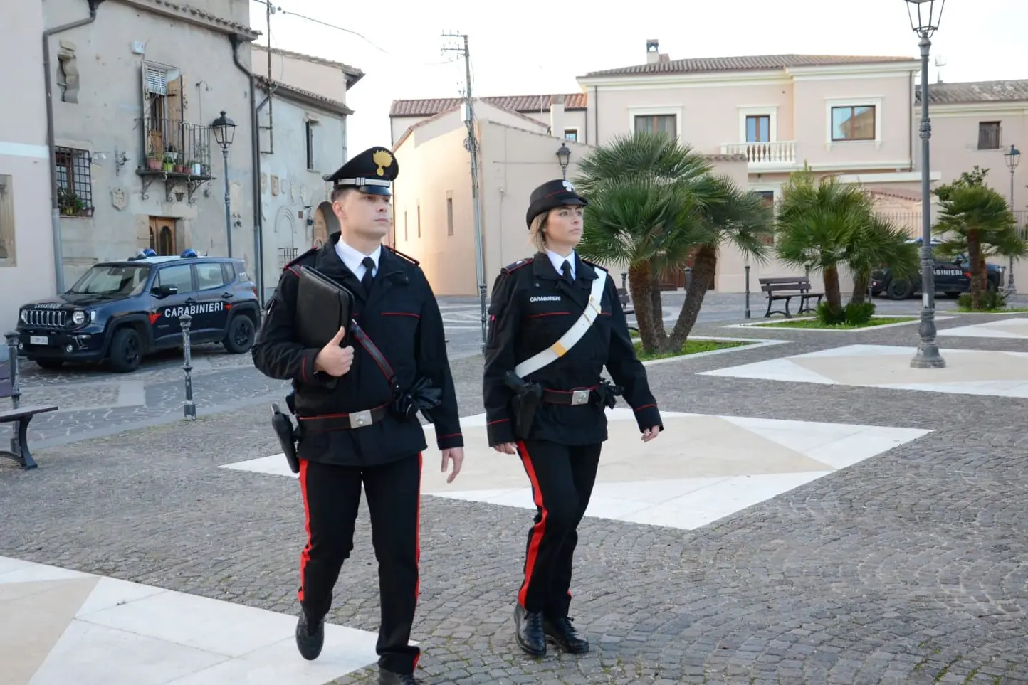 Minacce e furto di felpa e zaino a scuola: arrestato 16enne a Dolianova