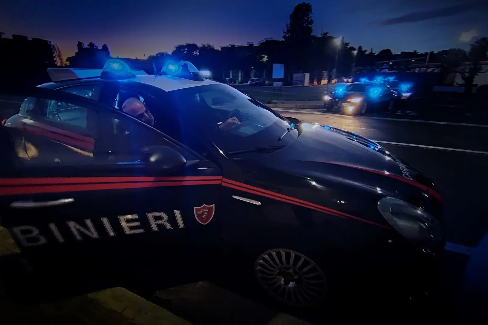 Inseguimento a Cagliari: Carabinieri bloccano spacciatore in fuga, arrestato