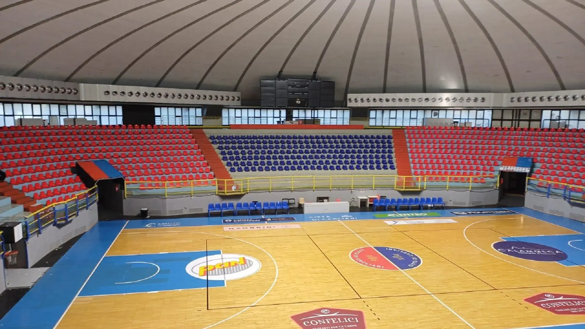 Nuove tribune per il Palazzetto dello Sport di via Rockfeller