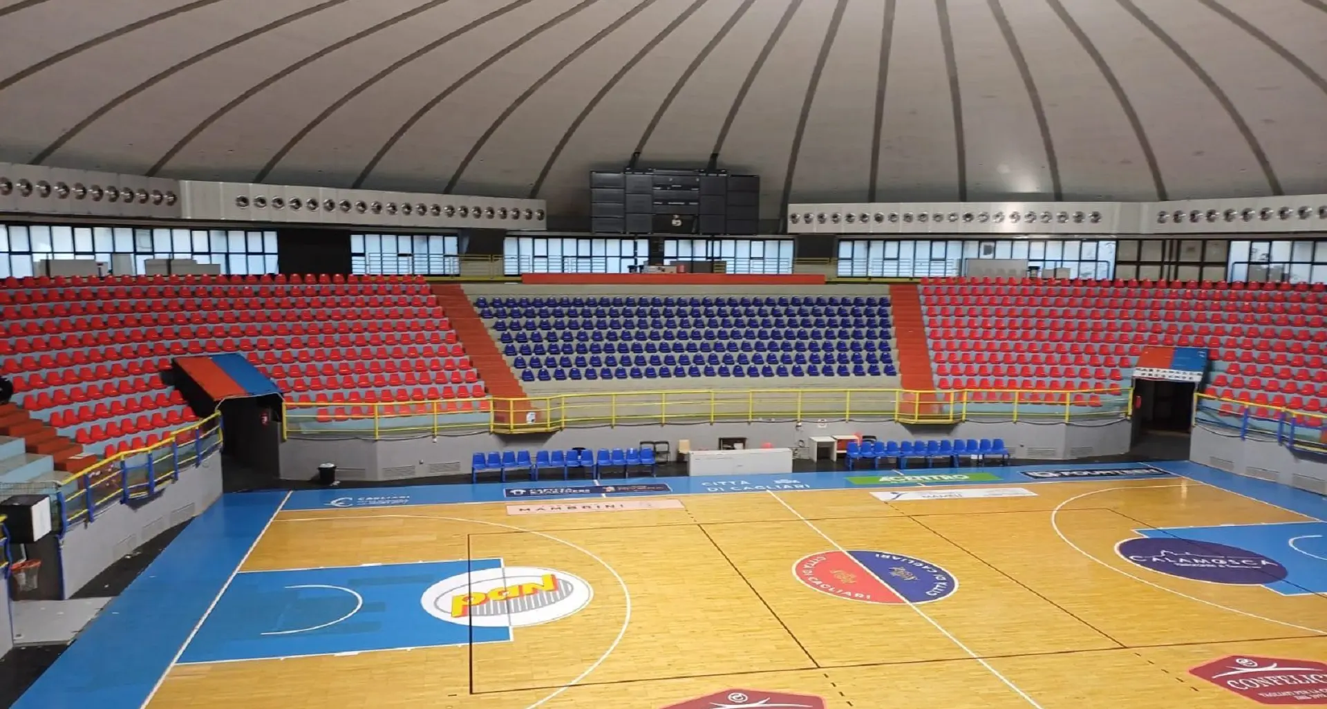 Nuove tribune per il Palazzetto dello Sport di via Rockfeller