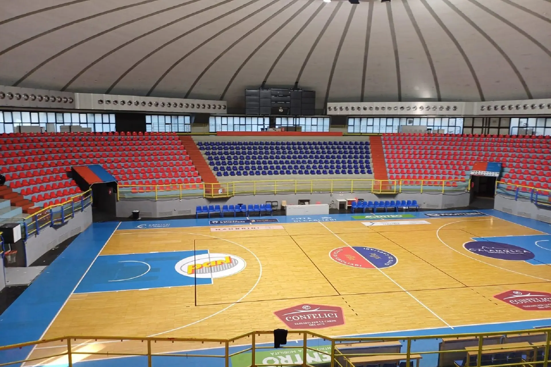 Nuove tribune per il Palazzetto dello Sport di via Rockfeller