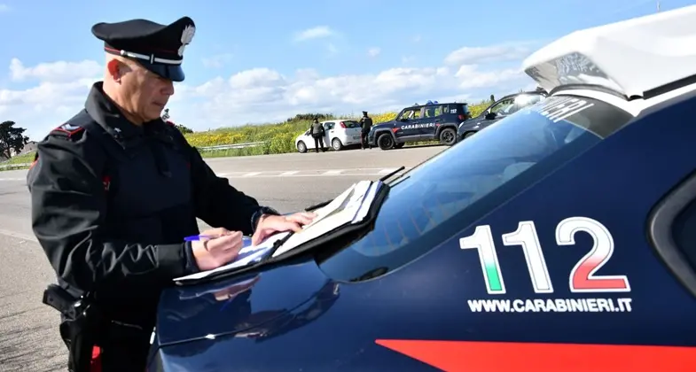 Alla guida senza patente e con a bordo coltello e frustino: denunciato a Guasila