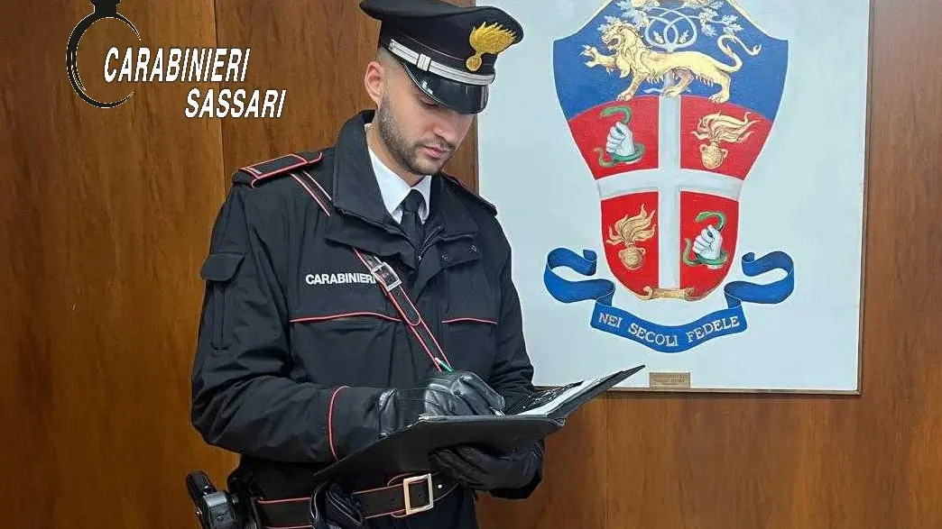 Spaccio in casa davanti ai figli minori: arrestata una donna a Sassari