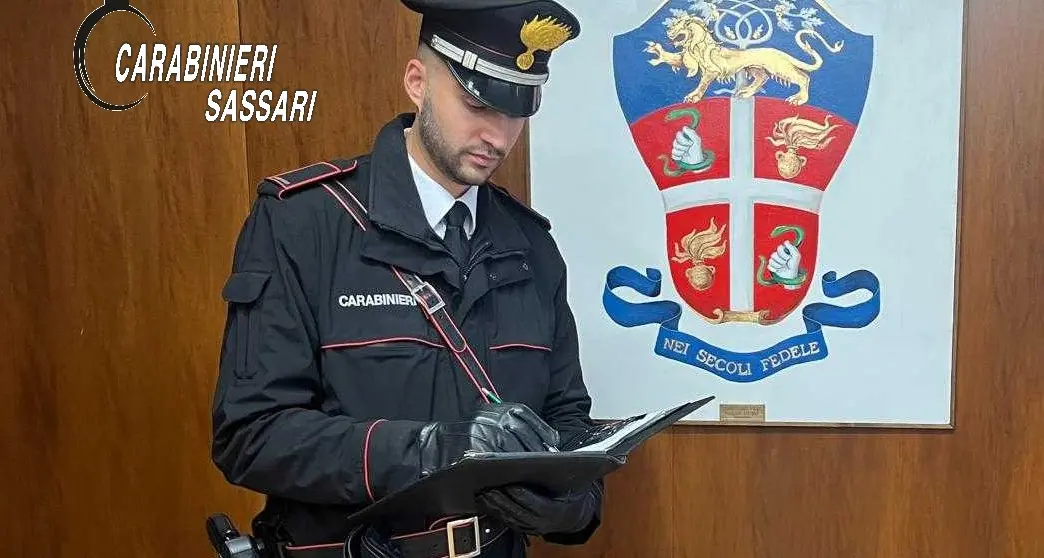Spaccio in casa davanti ai figli minori: arrestata una donna a Sassari