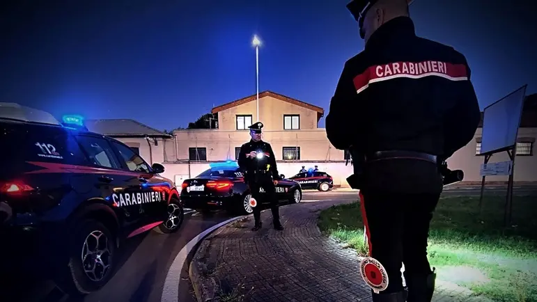 Controlli nel Cagliaritano: a Sanluri schianto dopo fuga in auto, positivo all'alcol test