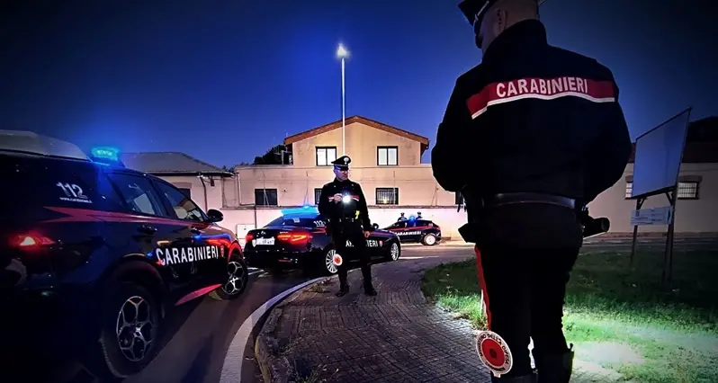 Controlli nel Cagliaritano: a Sanluri schianto dopo fuga in auto, positivo all'alcol test