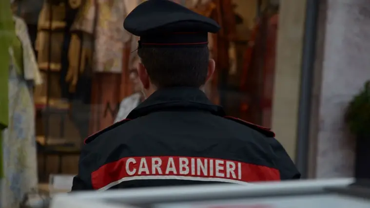 Furto a un distributore automatico di Sanluri: 36enne incastrato dalle videocamere