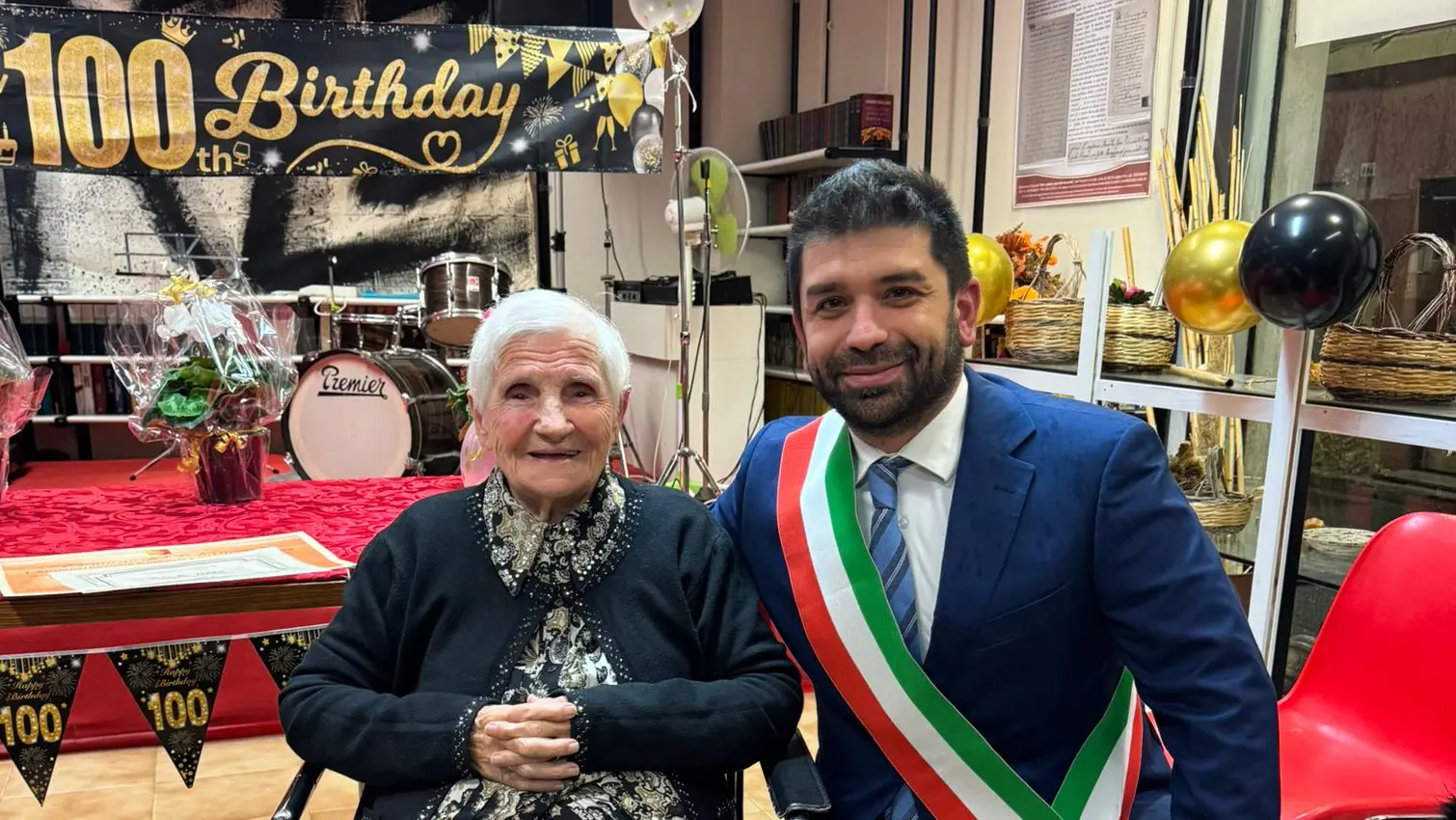Cento anni di dedizione: la signora Cabboi festeggia a Cagliari un secolo di vita
