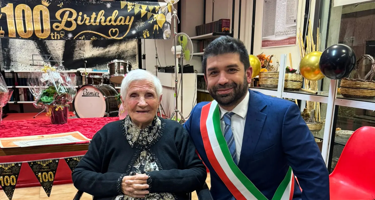 Cento anni di dedizione: la signora Cabboi festeggia a Cagliari un secolo di vita