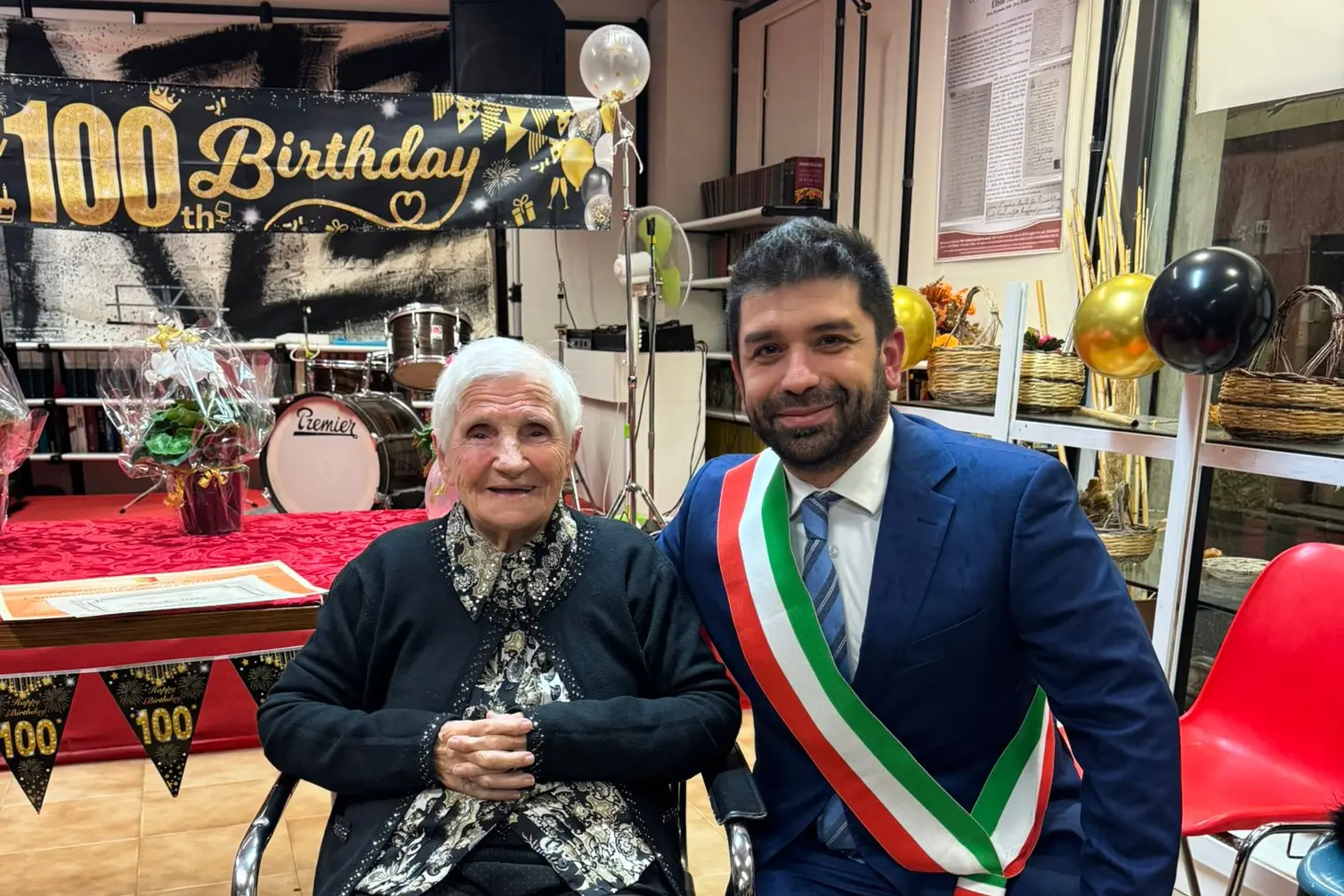 Cento anni di dedizione: la signora Cabboi festeggia a Cagliari un secolo di vita