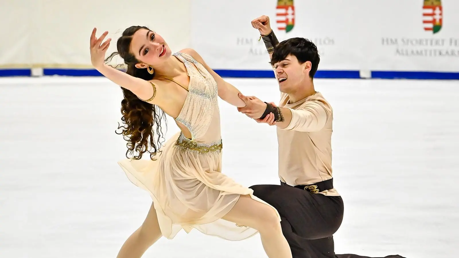 Alghero inaugura il weekend natalizio con i Mercatini e la Pista di Ghiaccio