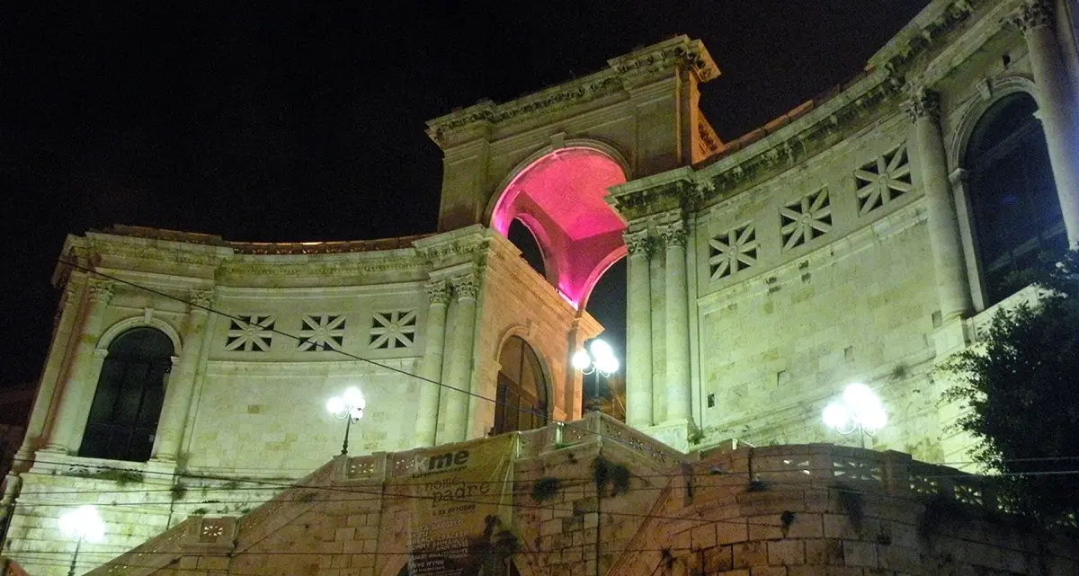 La torretta del Bastione si accende di rosso per la Giornata del Dono