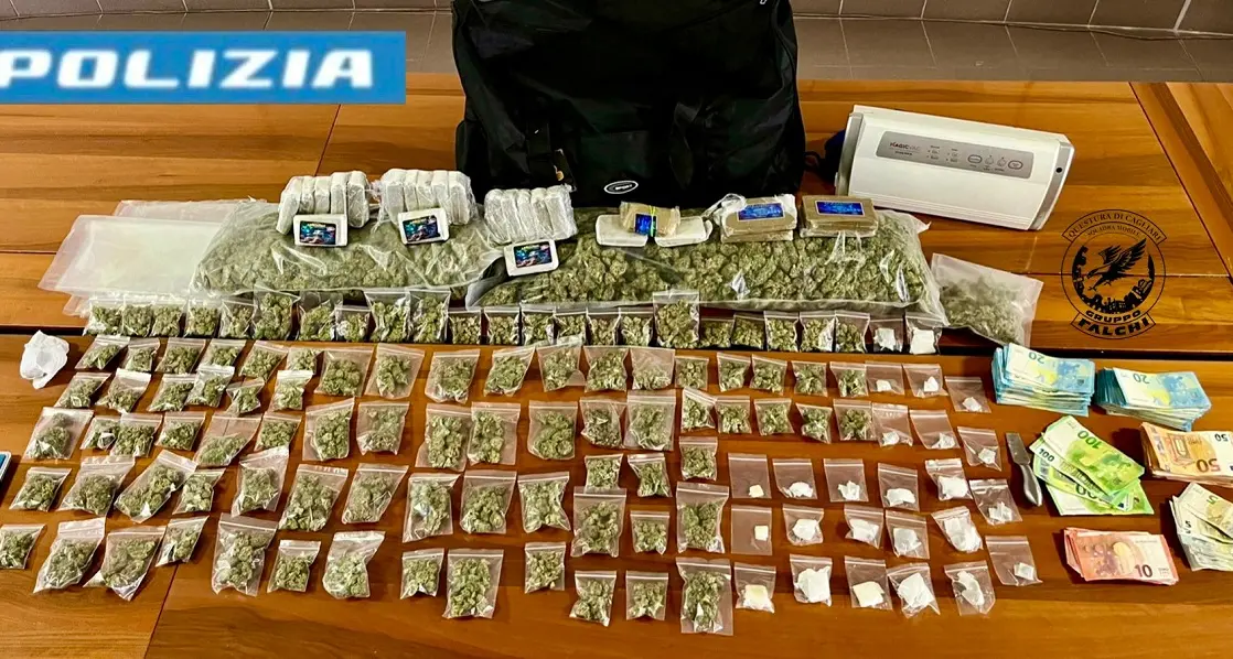 Smantellata una centrale dello spaccio nel centro di Cagliari: arrestato 30enne