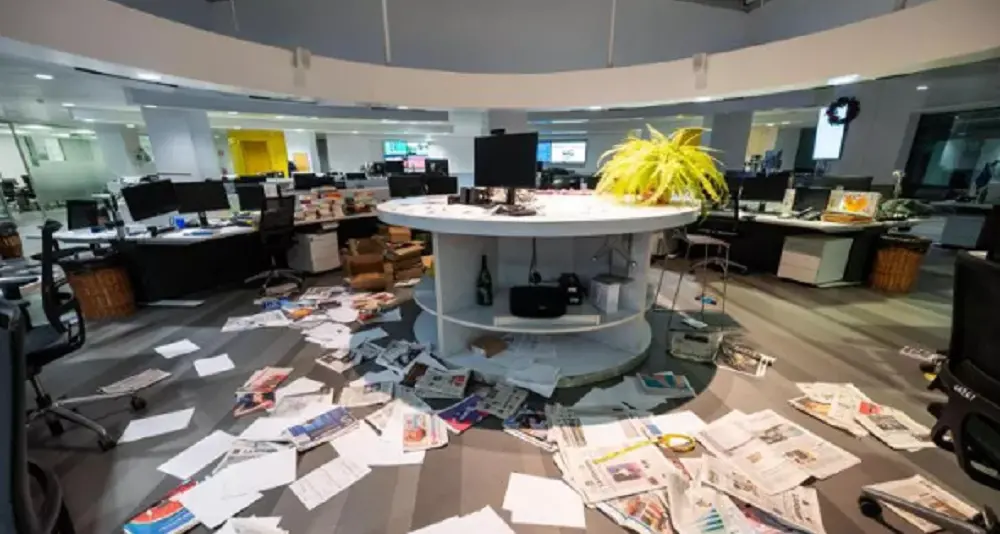 Assalto a La Stampa durante lo sciopero: irruzione, devastazioni e condanna unanime