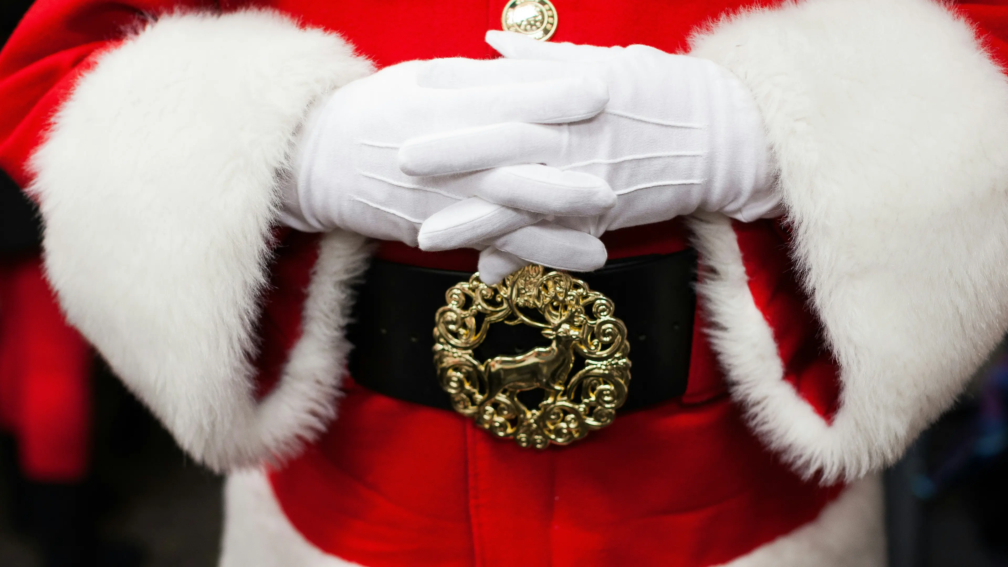 \"Natale per tutte e tutti\" a Sassari: la Polizia locale raccoglie doni per bimbi in difficoltà