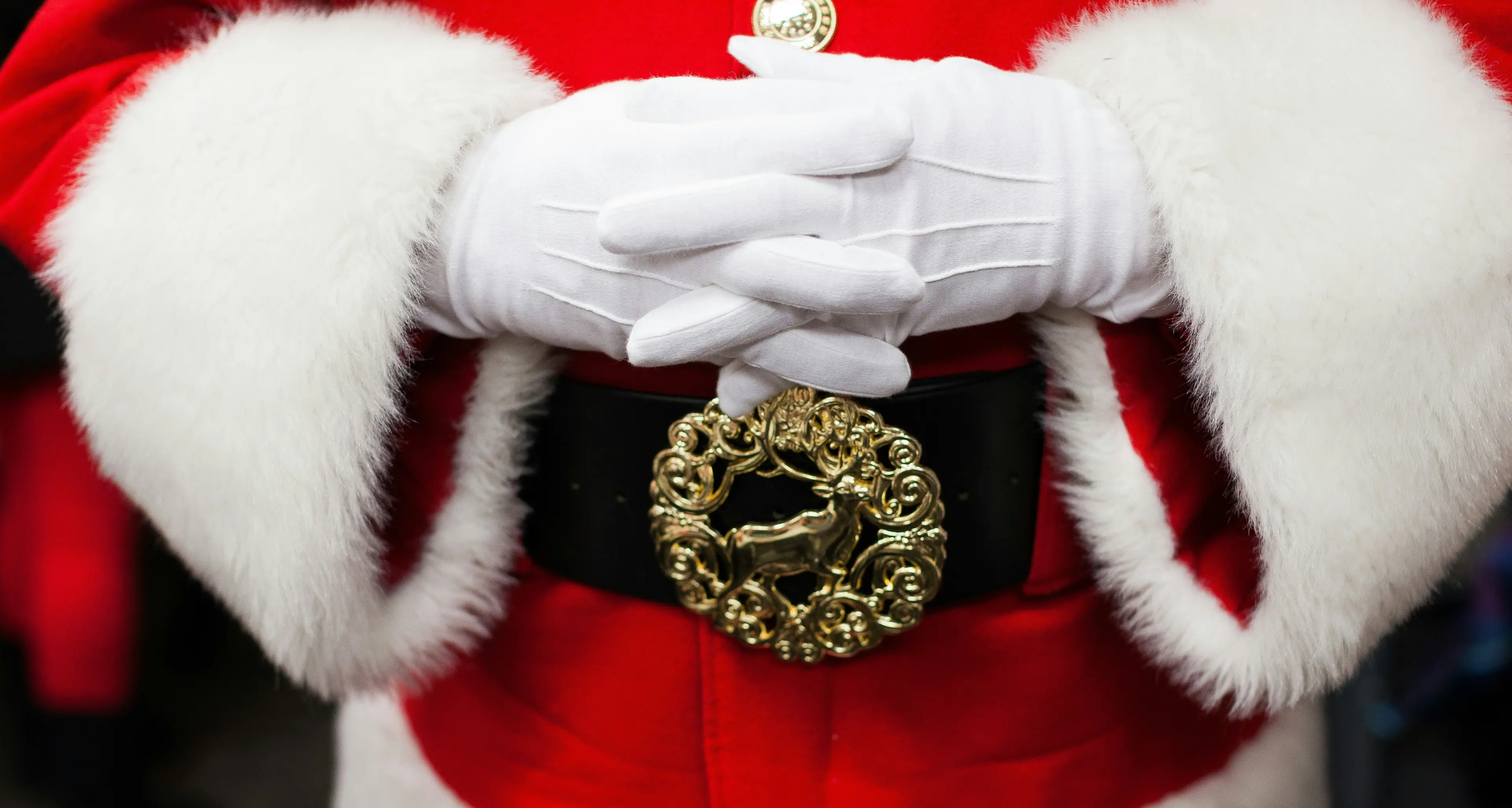 \"Natale per tutte e tutti\" a Sassari: la Polizia locale raccoglie doni per bimbi in difficoltà